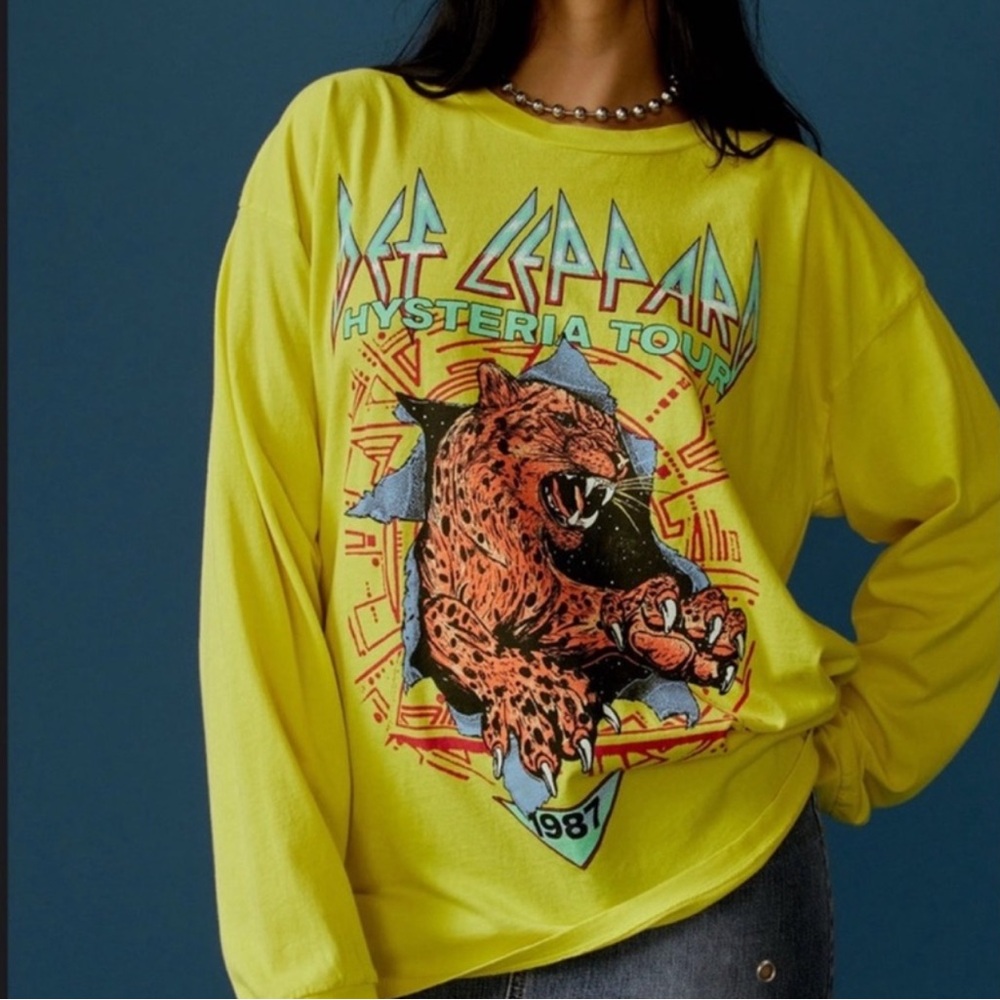 Daydreamer LA Def Leppard Yellow Hysteria Tour Leopard Cheetah Long Sleeve Shirt